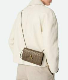 Picture of Bottega Veneta Handbags _SKUfw225085254fw